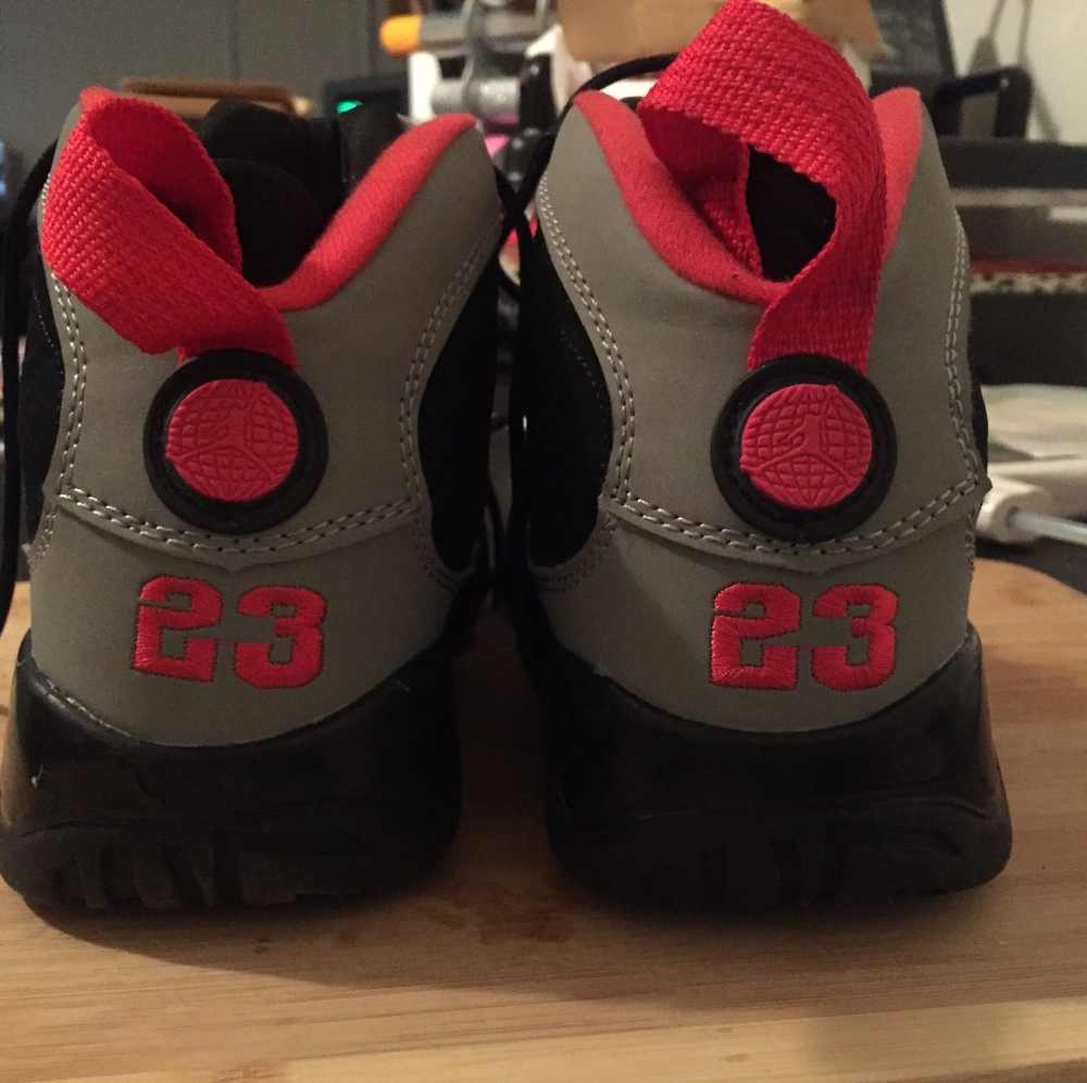 Air Jordans 9 Retro "Charcoal" Size 6 Boys